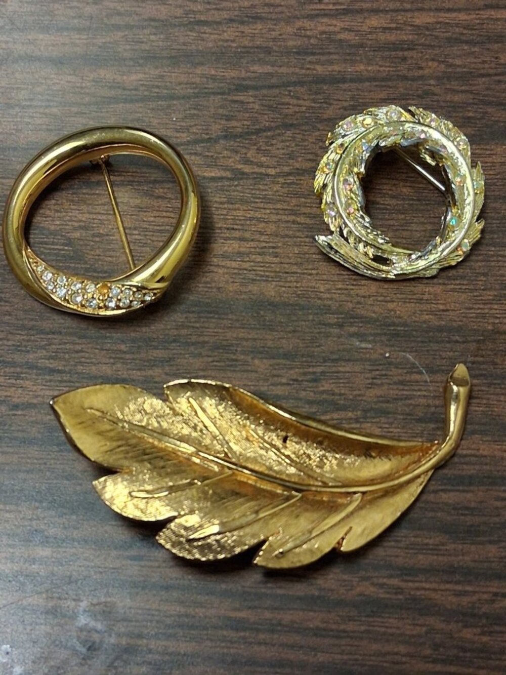 Vintage Lapel Pin Brooch Fashion Jewelry Lot Of 3 Set Gold Tone Wreath Leaf